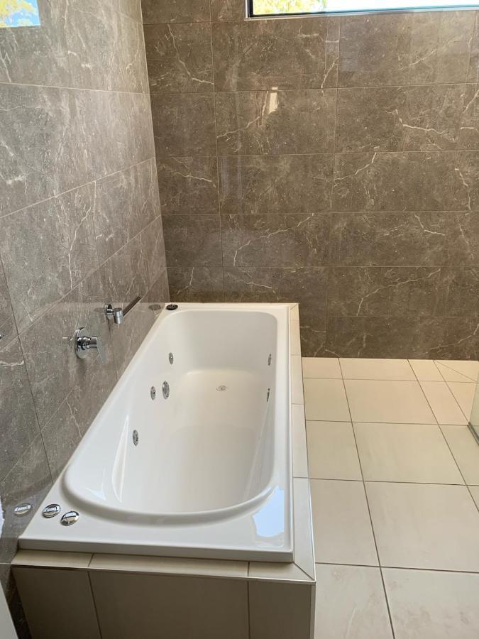 Captains Cove 1St Floor Spa Luxury Apartments - Free Netflix Paynesville Exteriör bild